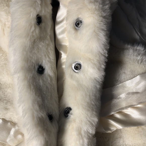 GAP Baby Vintage Faux Fur Vest - Picture 4 of 6